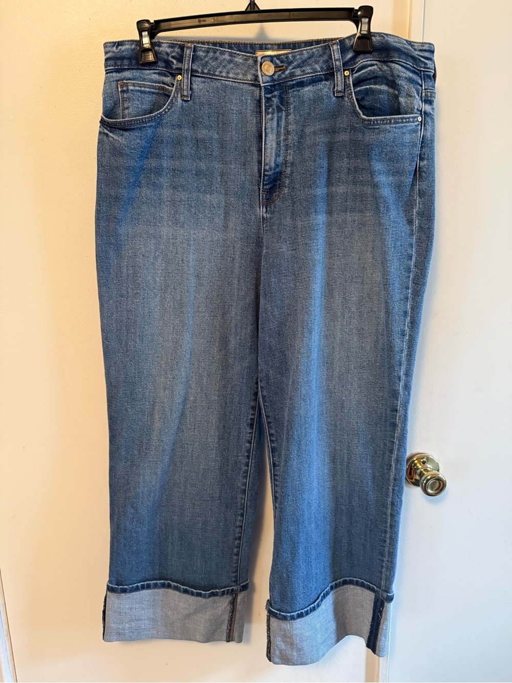 Wide leg, high rise ankle length jeans